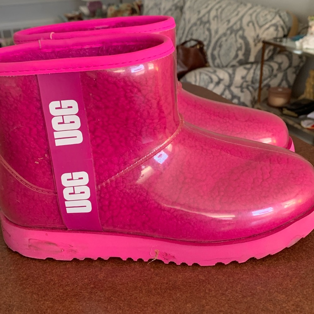 Are you a Barbie Girl ? Pink sz 6 Uggs